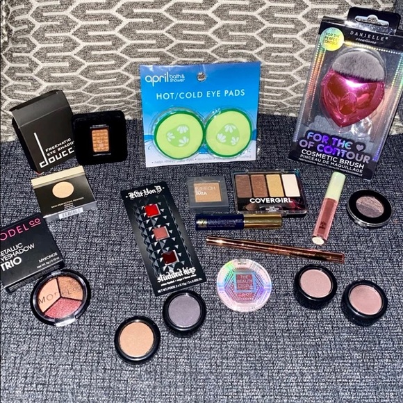 HIGH END MAKEUP HAUL - Picture 1 of 7